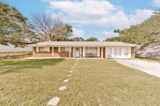 500 W London Street, Bowie, TX 76230