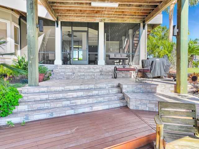 425 Island Way, Port Arthur, TX 77640