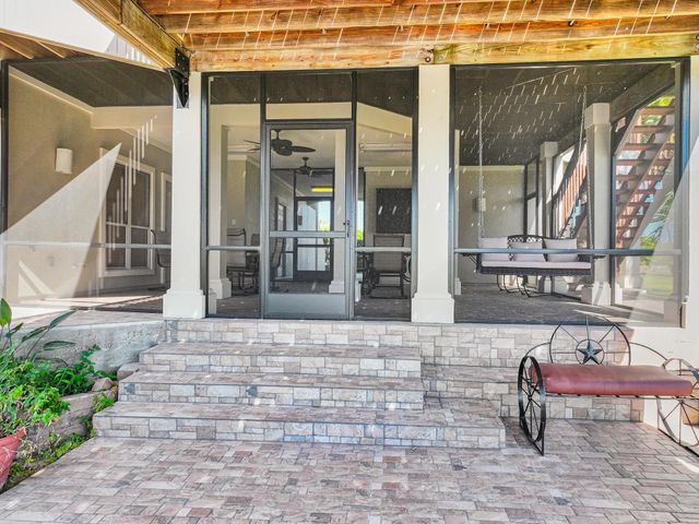 425 Island Way, Port Arthur, TX 77640