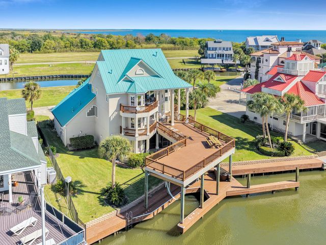 425 Island Way, Port Arthur, TX 77640