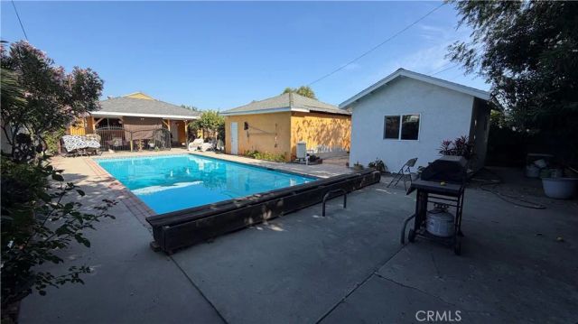 7517 N Ontario Street, Sun Valley, CA 91504