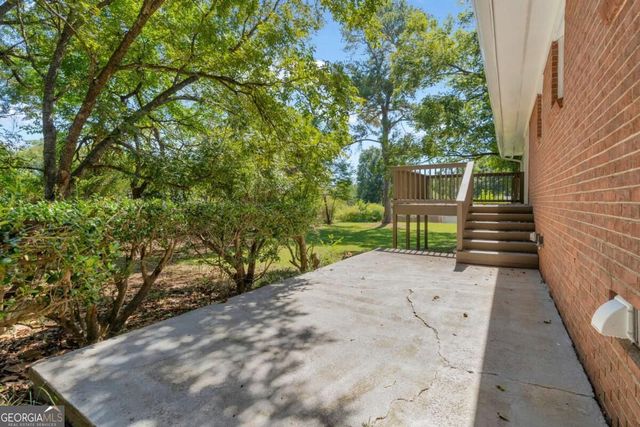 1118 Crestview Circle NE, Conyers, GA 30012