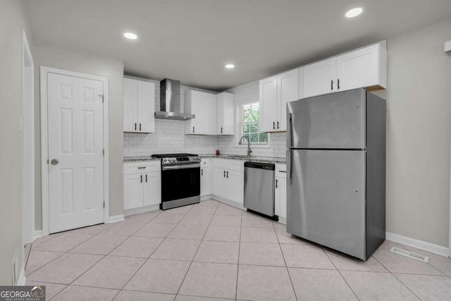 1118 Crestview Circle NE, Conyers, GA 30012