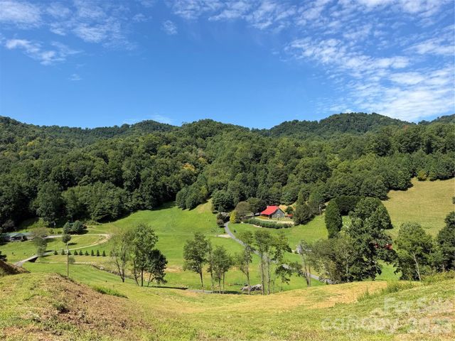 4281 Prices Creek Road, Burnsville, NC 28714