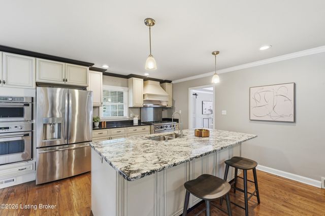 4210 Dolphin Rd, Louisville, KY 40220