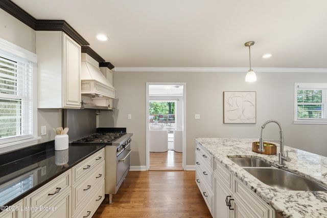 4210 Dolphin Rd, Louisville, KY 40220