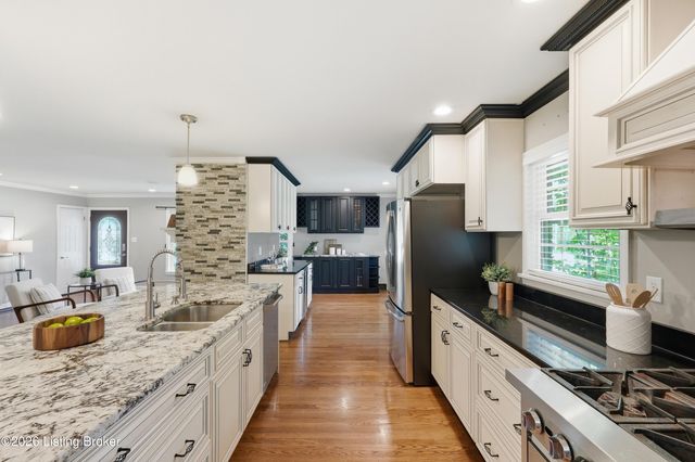 4210 Dolphin Rd, Louisville, KY 40220