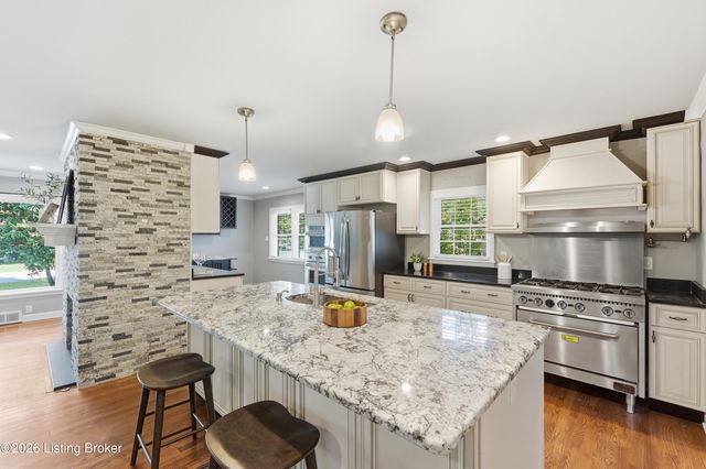 4210 Dolphin Rd, Louisville, KY 40220