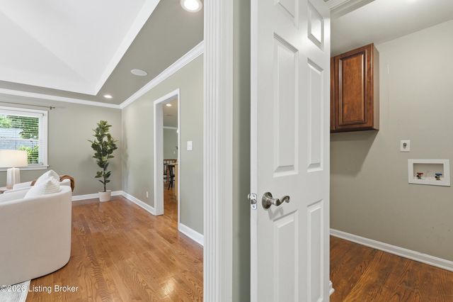 4210 Dolphin Rd, Louisville, KY 40220