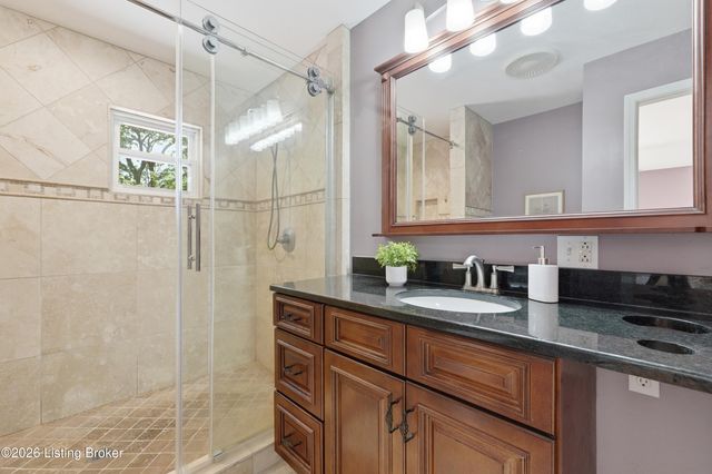 4210 Dolphin Rd, Louisville, KY 40220