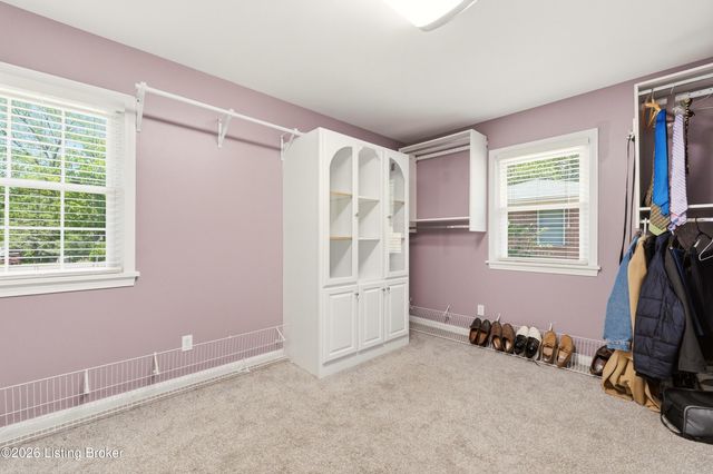 4210 Dolphin Rd, Louisville, KY 40220