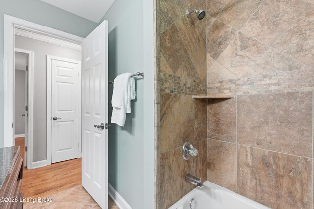 4210 Dolphin Rd, Louisville, KY 40220