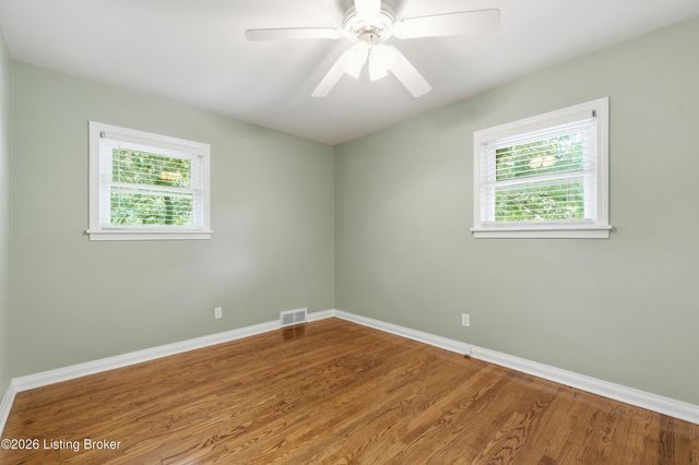 4210 Dolphin Rd, Louisville, KY 40220