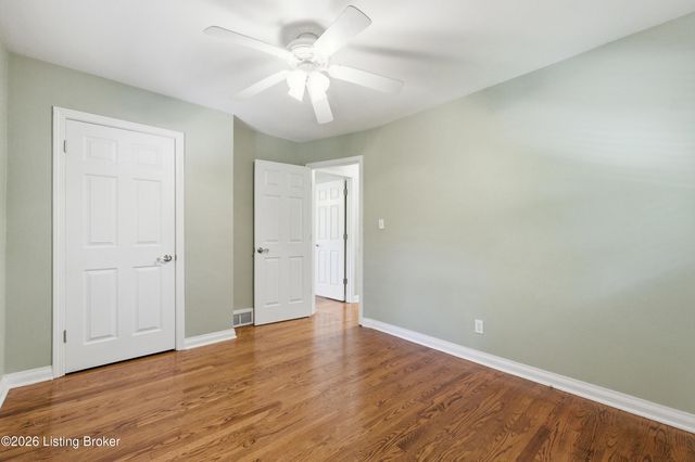 4210 Dolphin Rd, Louisville, KY 40220