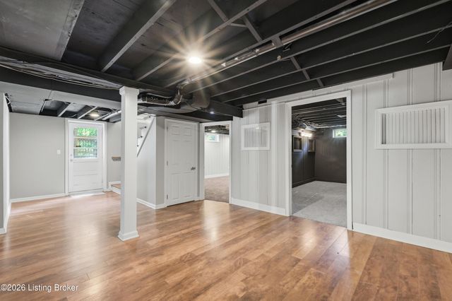 4210 Dolphin Rd, Louisville, KY 40220