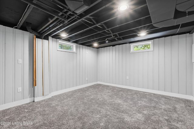 4210 Dolphin Rd, Louisville, KY 40220