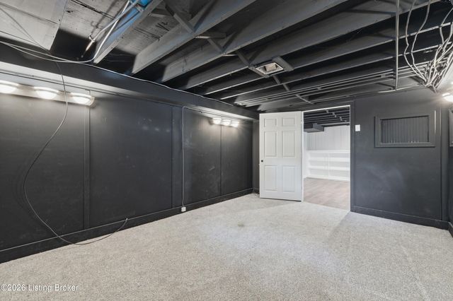 4210 Dolphin Rd, Louisville, KY 40220