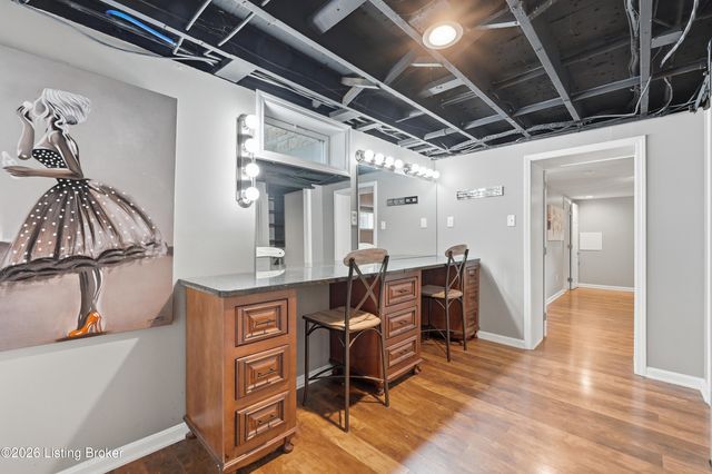 4210 Dolphin Rd, Louisville, KY 40220