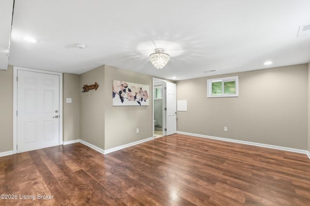 4210 Dolphin Rd, Louisville, KY 40220