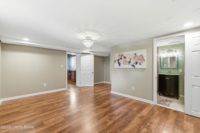 4210 Dolphin Rd, Louisville, KY 40220