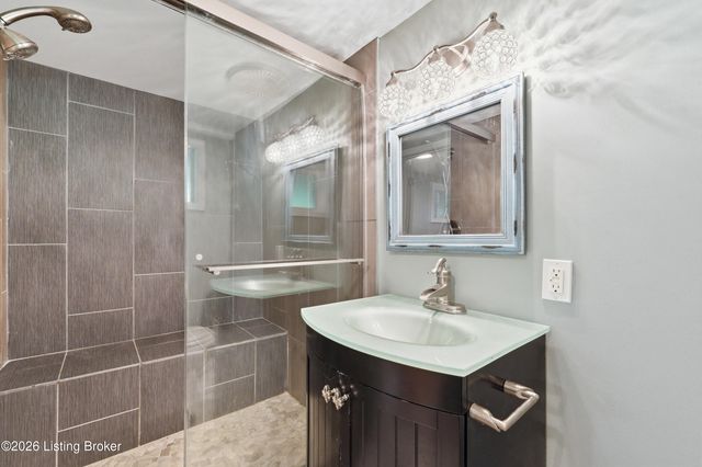 4210 Dolphin Rd, Louisville, KY 40220