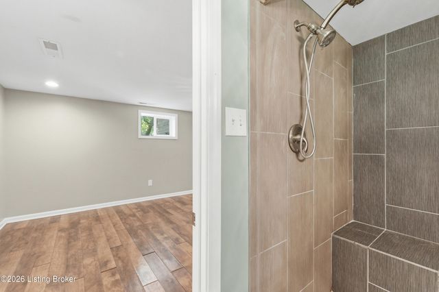 4210 Dolphin Rd, Louisville, KY 40220