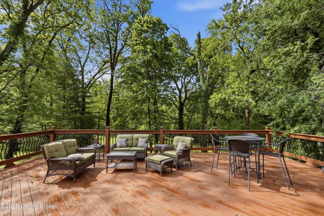 4210 Dolphin Rd, Louisville, KY 40220