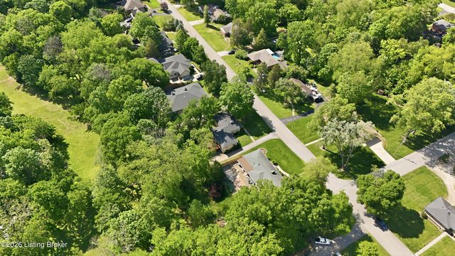 4210 Dolphin Rd, Louisville, KY 40220