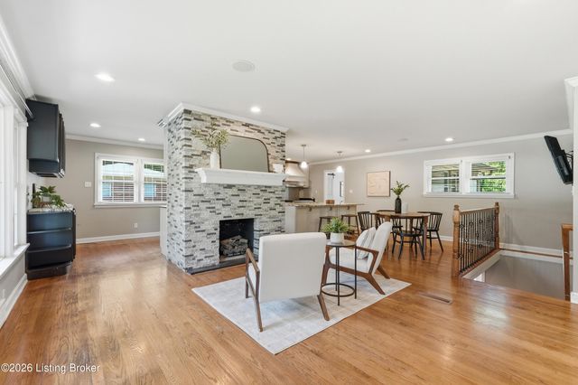 4210 Dolphin Rd, Louisville, KY 40220