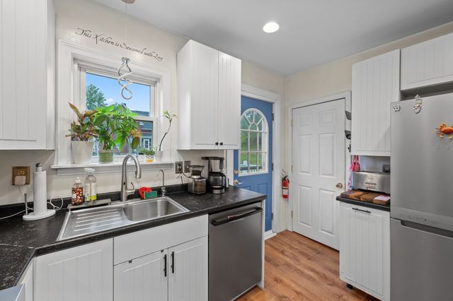 16 Field St, Auburn, MA 01501