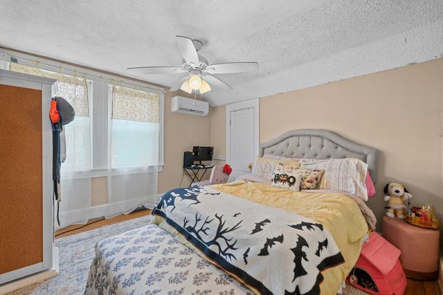 16 Field St, Auburn, MA 01501