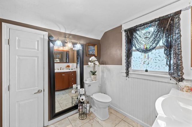 16 Field St, Auburn, MA 01501