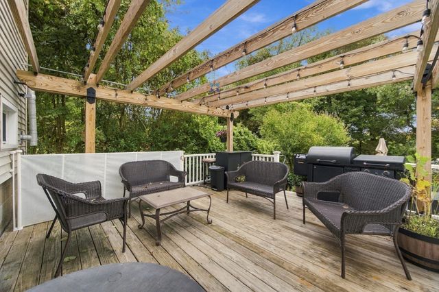 16 Field St, Auburn, MA 01501