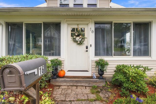 16 Field St, Auburn, MA 01501