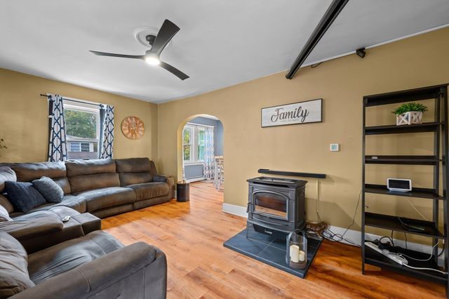 16 Field St, Auburn, MA 01501