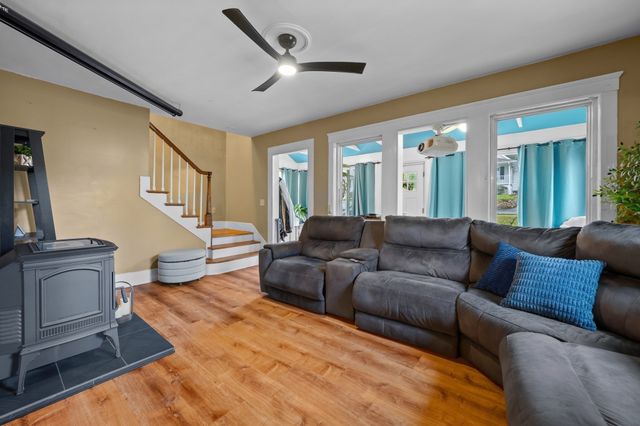 16 Field St, Auburn, MA 01501
