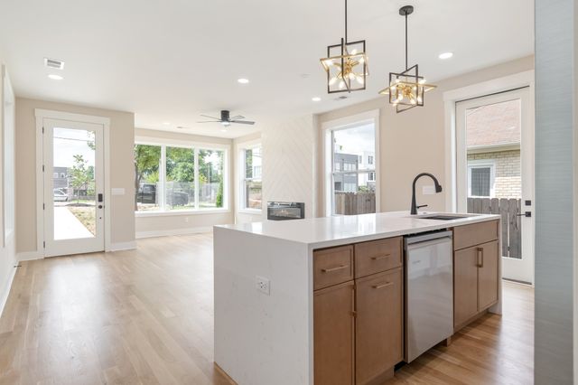 1726B Simpkins St, Nashville, TN 37208