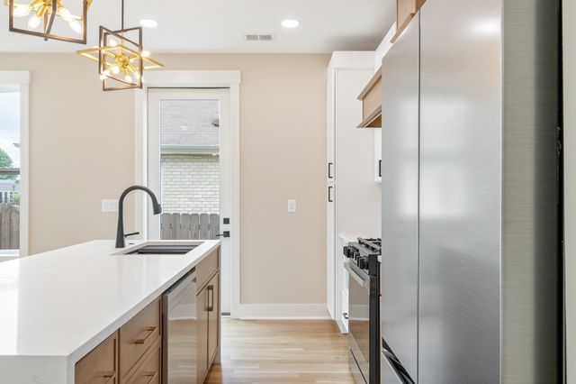 1726B Simpkins St, Nashville, TN 37208