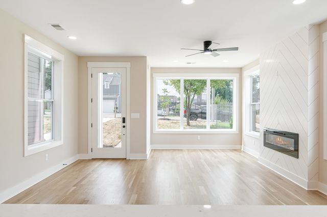 1726B Simpkins St, Nashville, TN 37208
