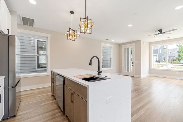 1726B Simpkins St, Nashville, TN 37208