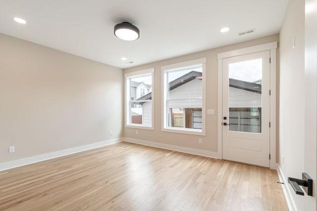 1726B Simpkins St, Nashville, TN 37208