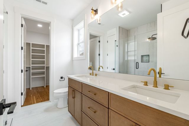 1726B Simpkins St, Nashville, TN 37208