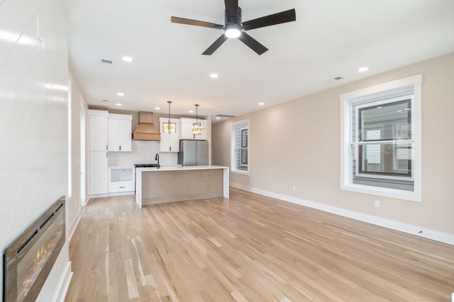 1726B Simpkins St, Nashville, TN 37208