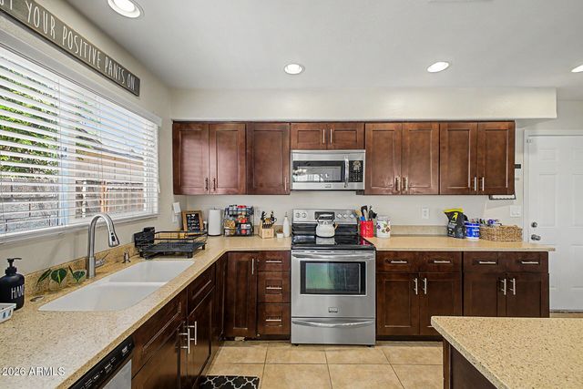 3027 W DALEY Lane, Phoenix, AZ 85027