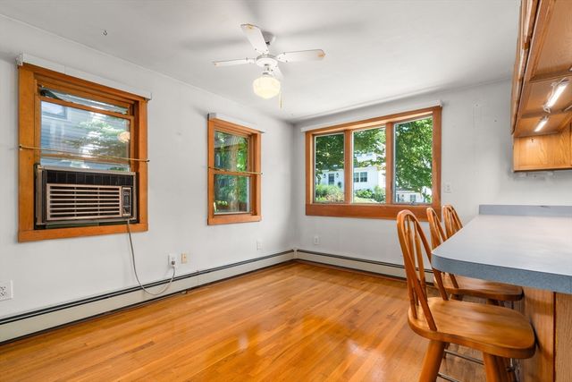 28 Pleasant St, Rockport, MA 01966