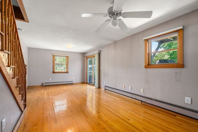 28 Pleasant St, Rockport, MA 01966