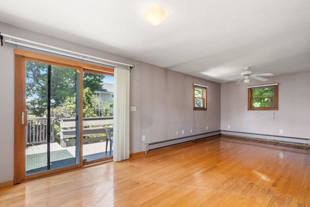 28 Pleasant St, Rockport, MA 01966