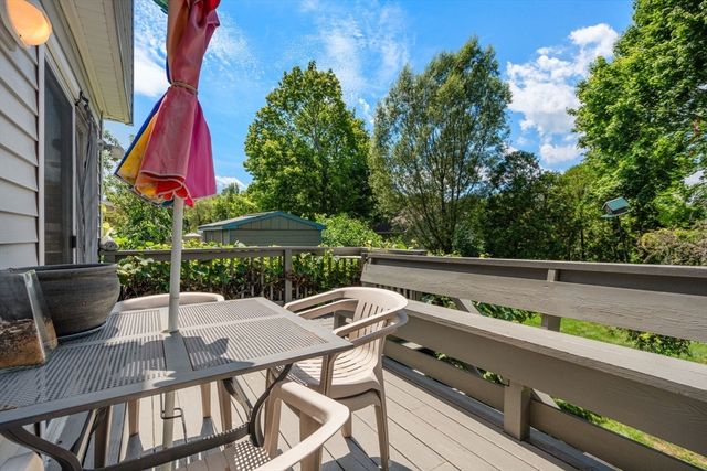 28 Pleasant St, Rockport, MA 01966