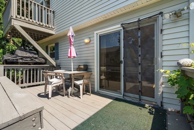 28 Pleasant St, Rockport, MA 01966