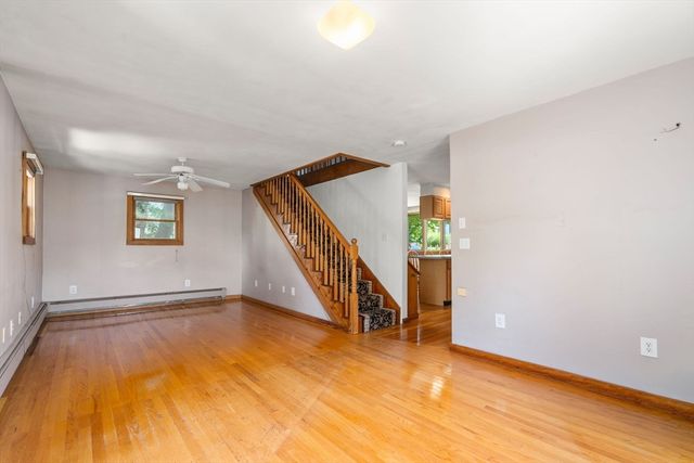 28 Pleasant St, Rockport, MA 01966